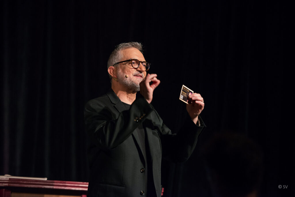 Magicien Biarritz Pascal Faidy. Mentalisme, Hypnose, Close-up, Magie pour enfants...