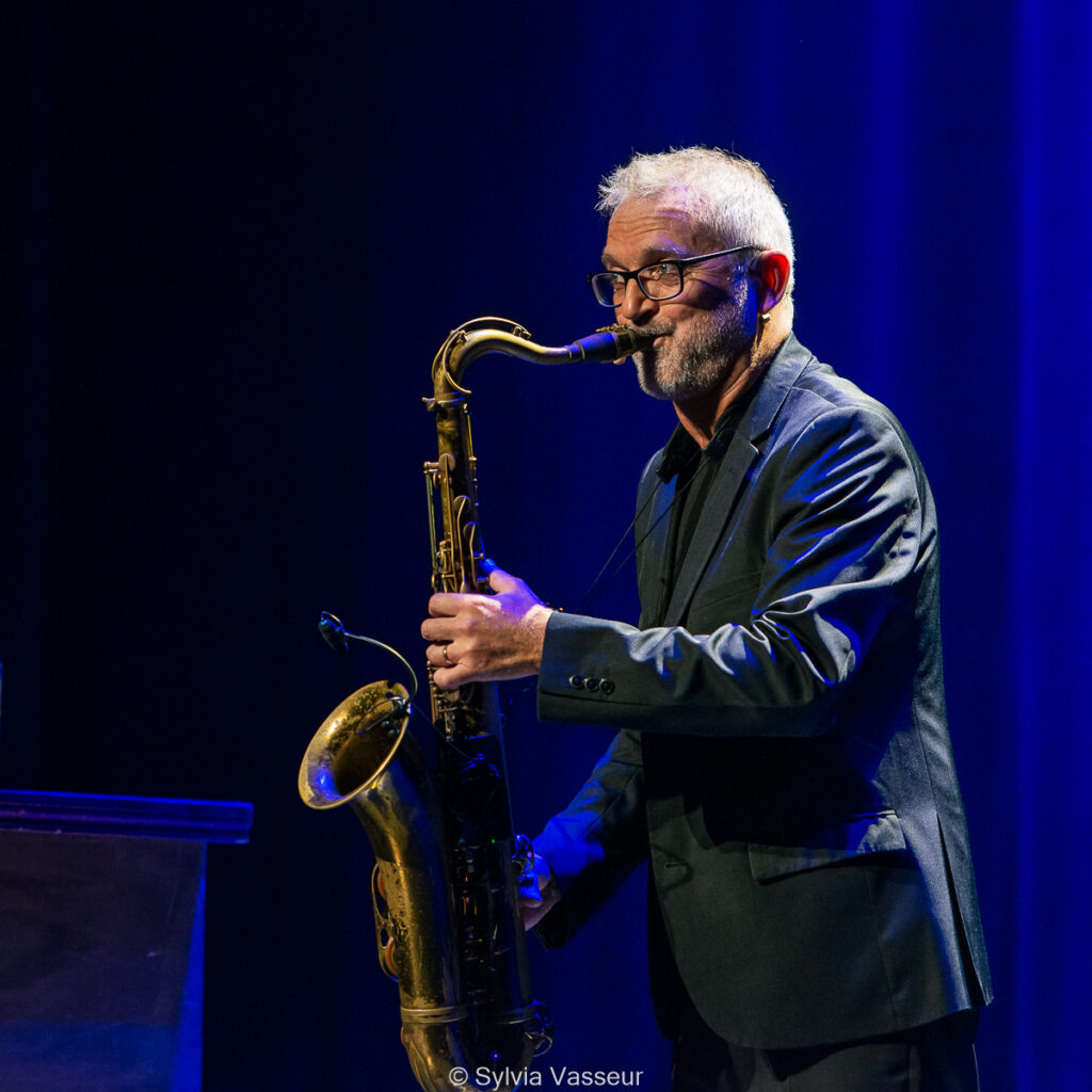 Mentaliste Saxophoniste Entreprise Bordeaux. Pascal Faidy, également Magicien de Close-up et Hypnotiseur en Gironde et partout en France.