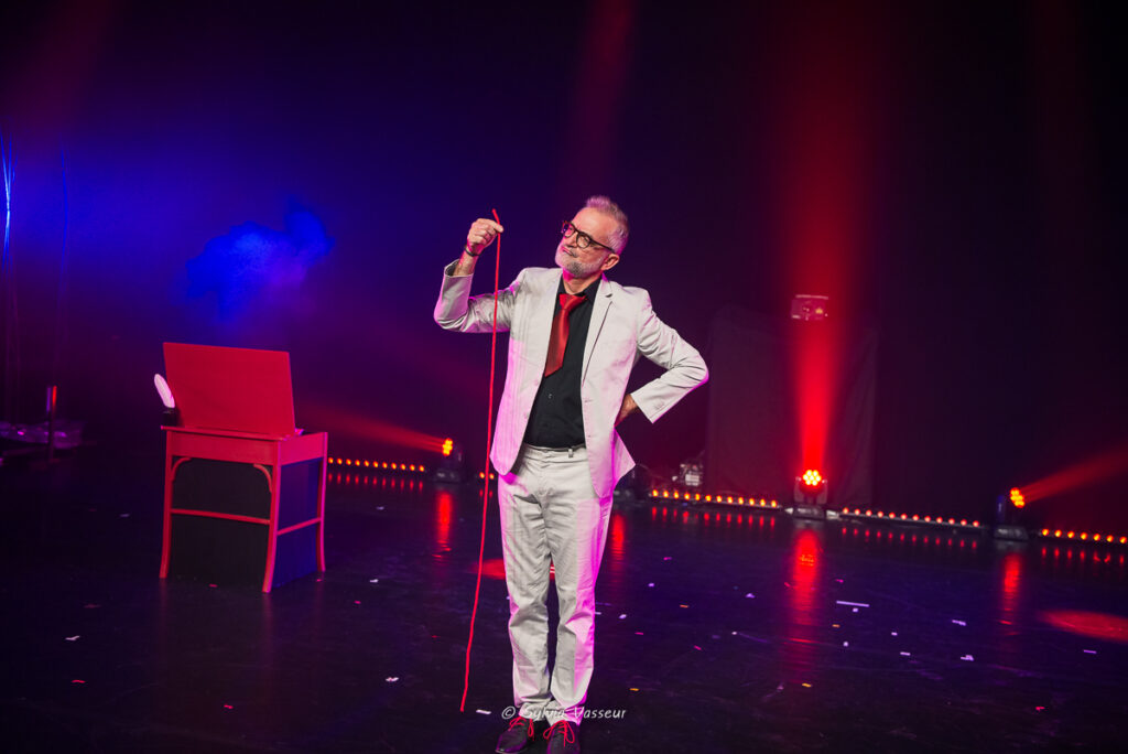 Spectacle de magie en Charente-Maritime 17 - Magicien, musicien - Arbre de noël, enfants, jeune public